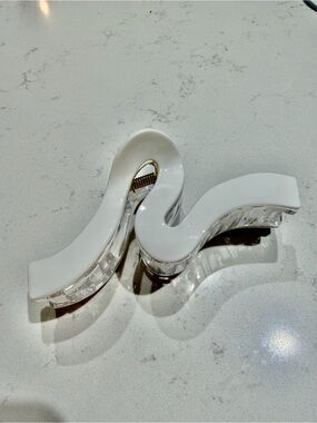 White Acrylic Wave Hair Clip - Modern Statement Barrette